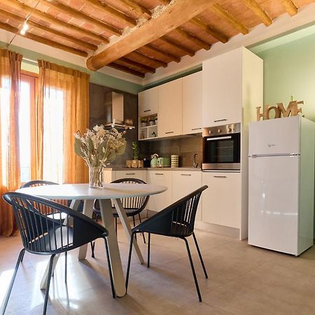 Cozy Apartment With A View In サン・ミニアート エクステリア 写真