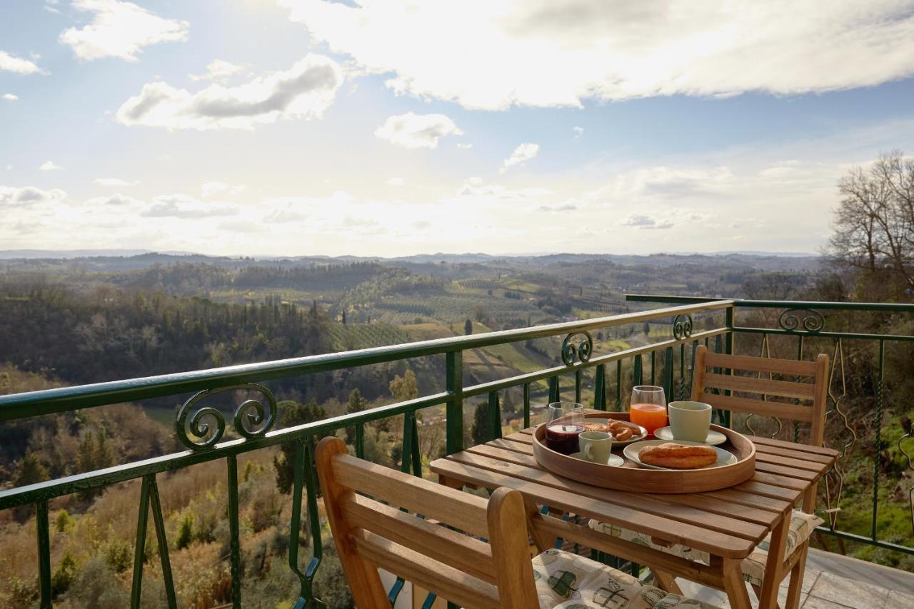 Cozy Apartment With A View In サン・ミニアート エクステリア 写真
